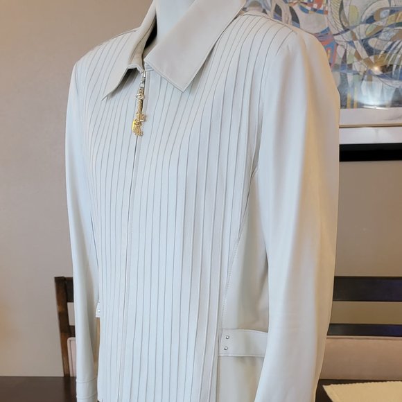 Beautiful St. John Sport By Marie Gray Jacket NEW - Picture 5 of 10